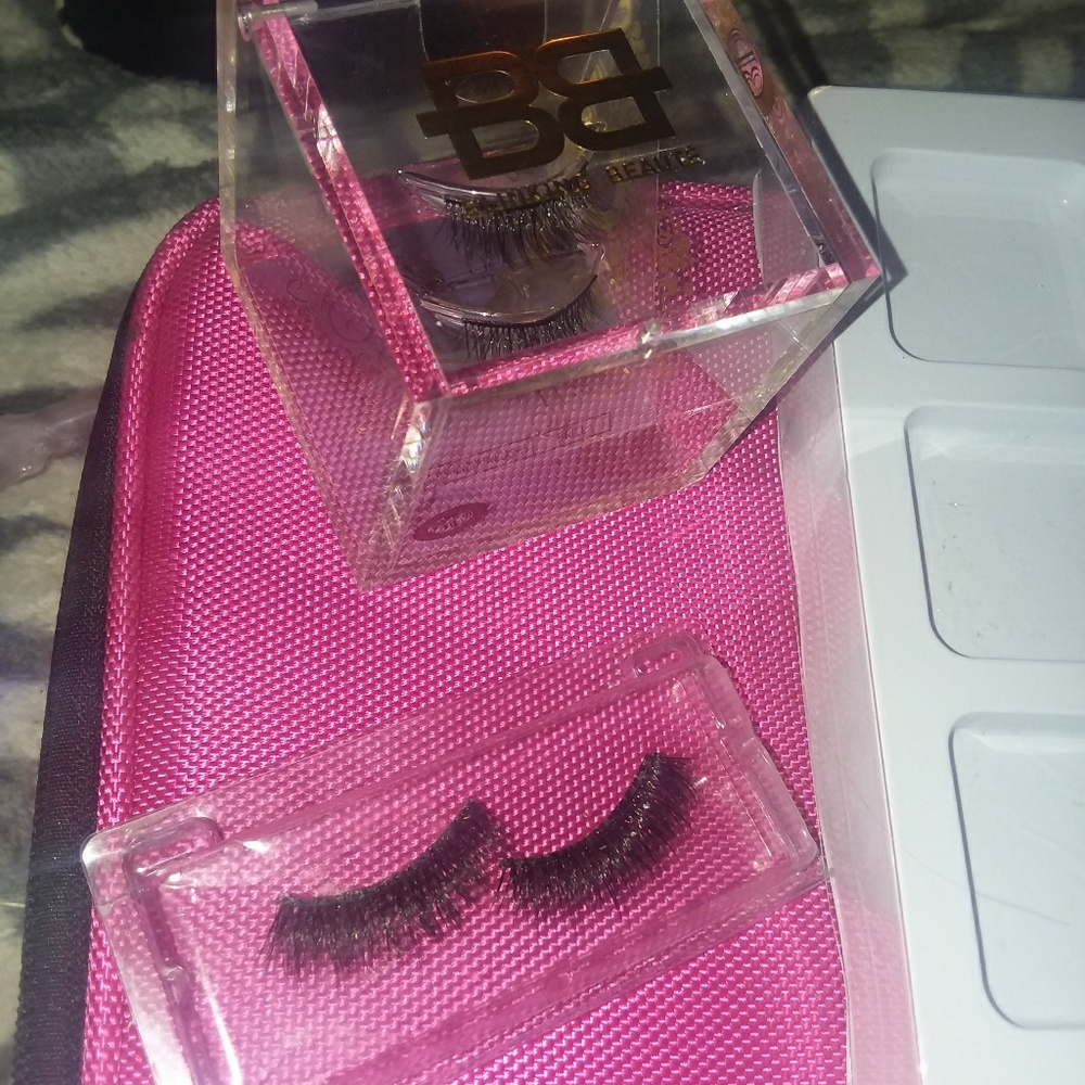 False Eyelashes - Picture 2 of 6